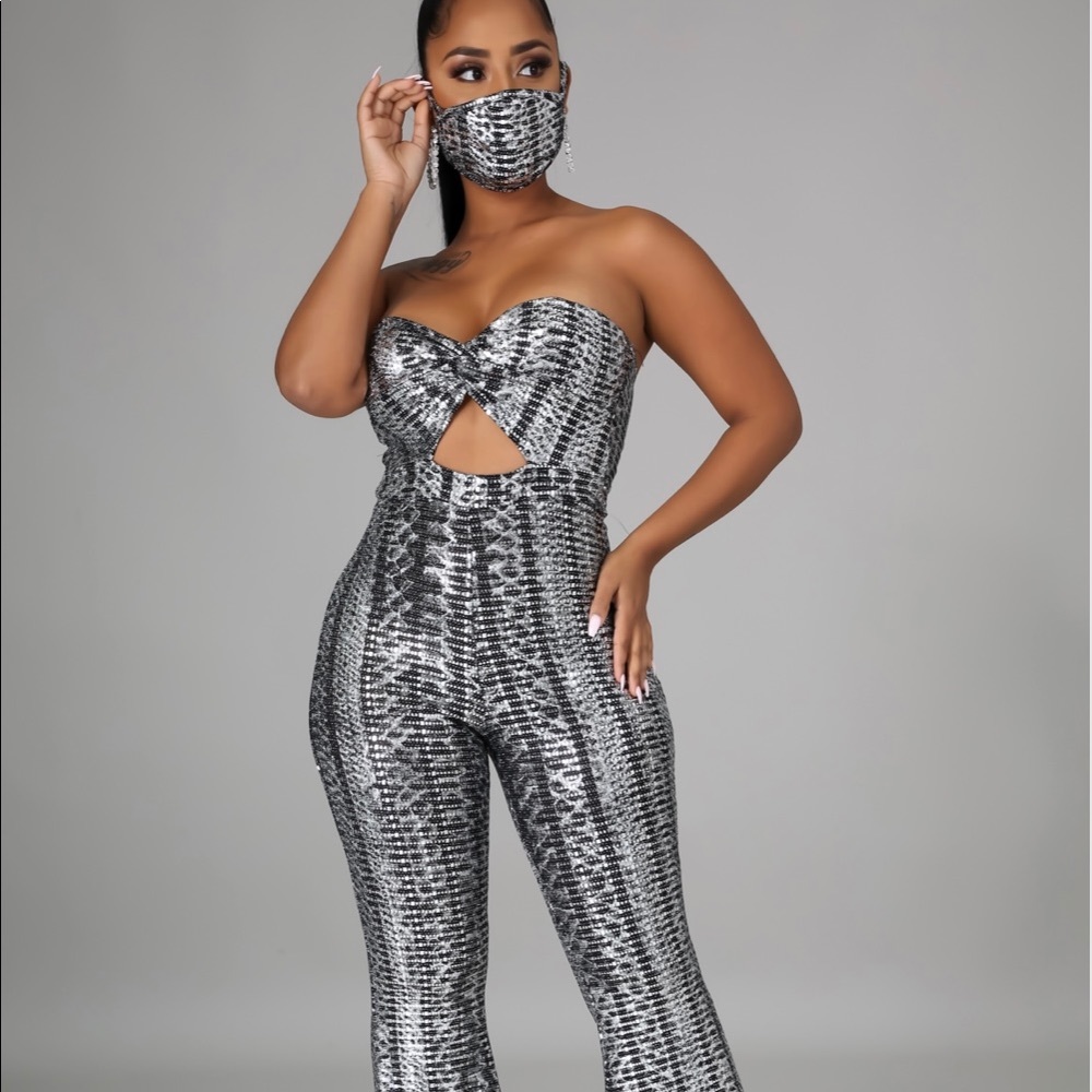 Fashion Jumpsuit with mask